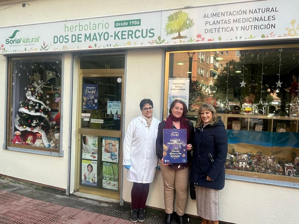 Imagen “Ilumina la Villa de Móstoles” premia a los escaparates ganadores de la campaña de Navidad 2025