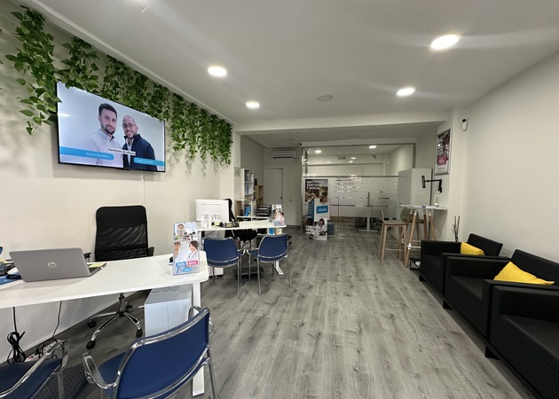 Image gallery SEGURCAIXA ADESLAS COMMERCIAL SERVICE OFFICE 1