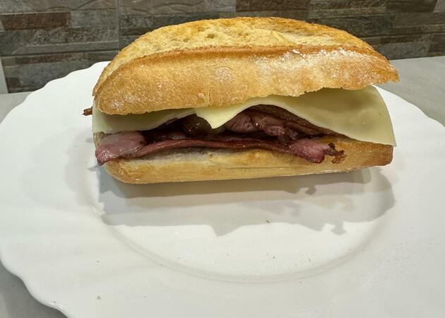 Image gallery 5 Bar cafeteria 26