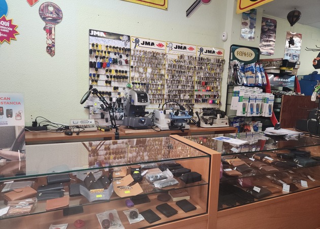 Galería de imágenes Papi reparacion de calzados y copias de llaves 1