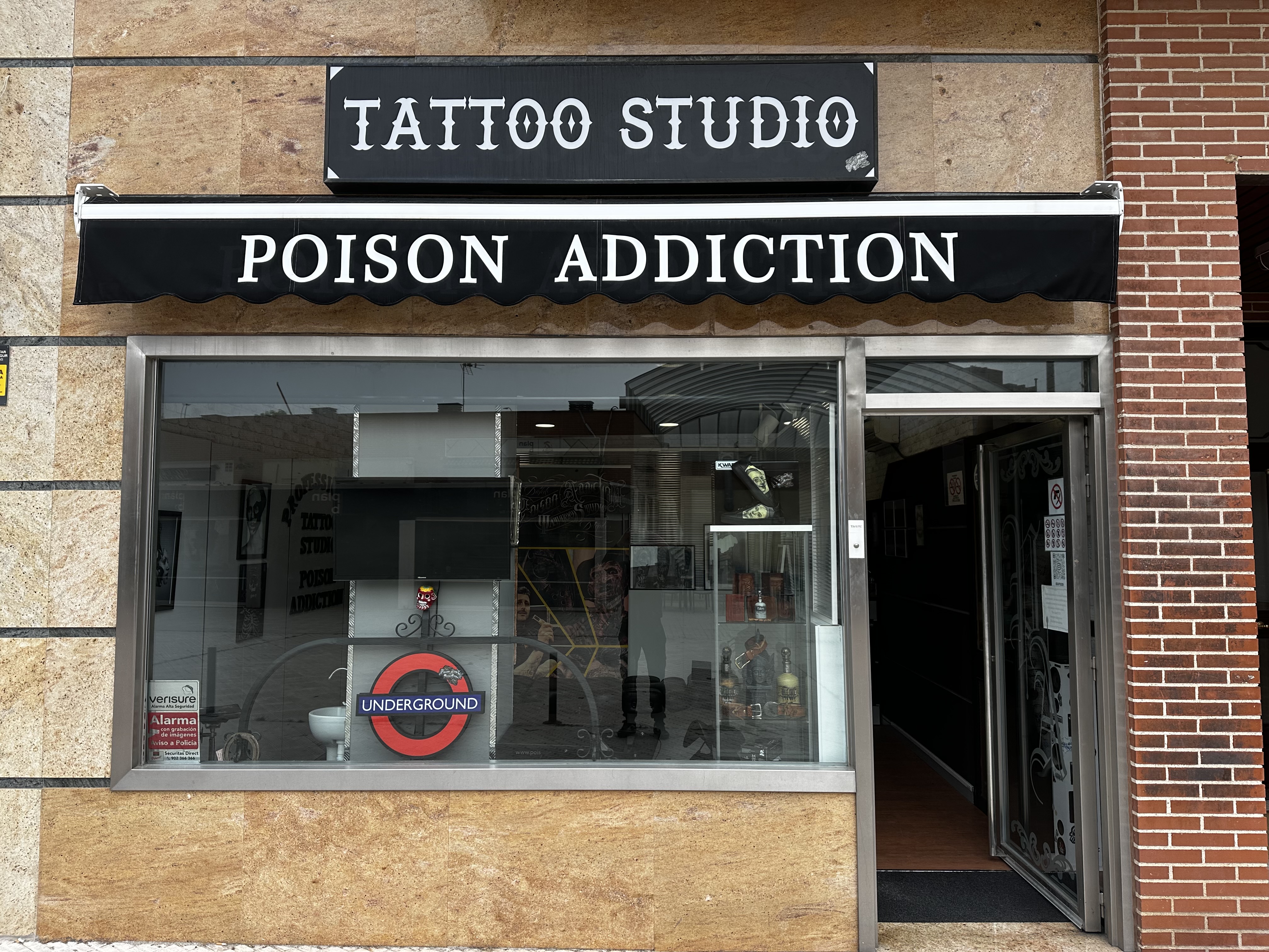 Foto de portada Poison Addiction Tattoo
