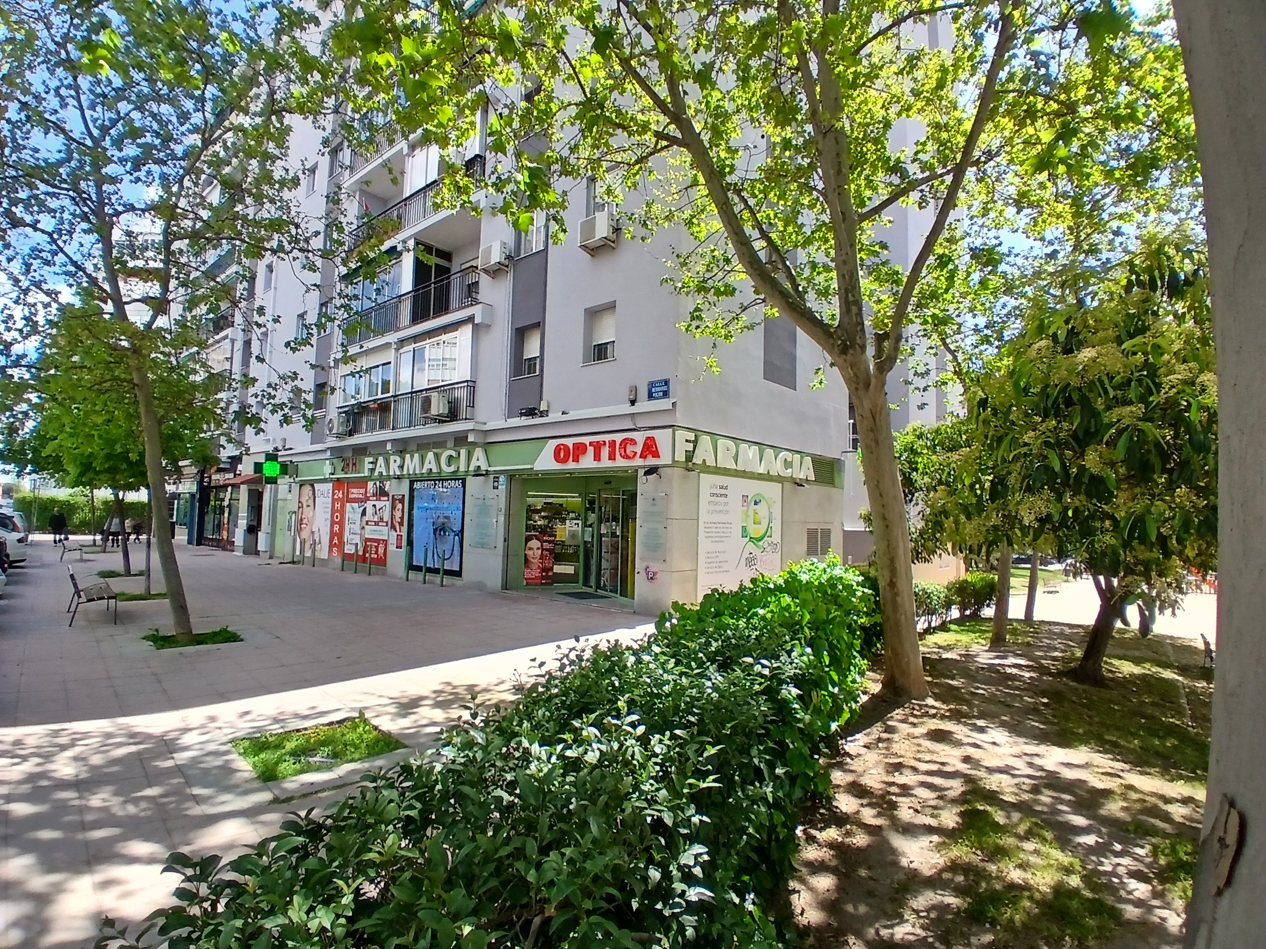 Thumbnail 24-HOUR PHARMACY AND OPTICIAN PINZON BROTHERS