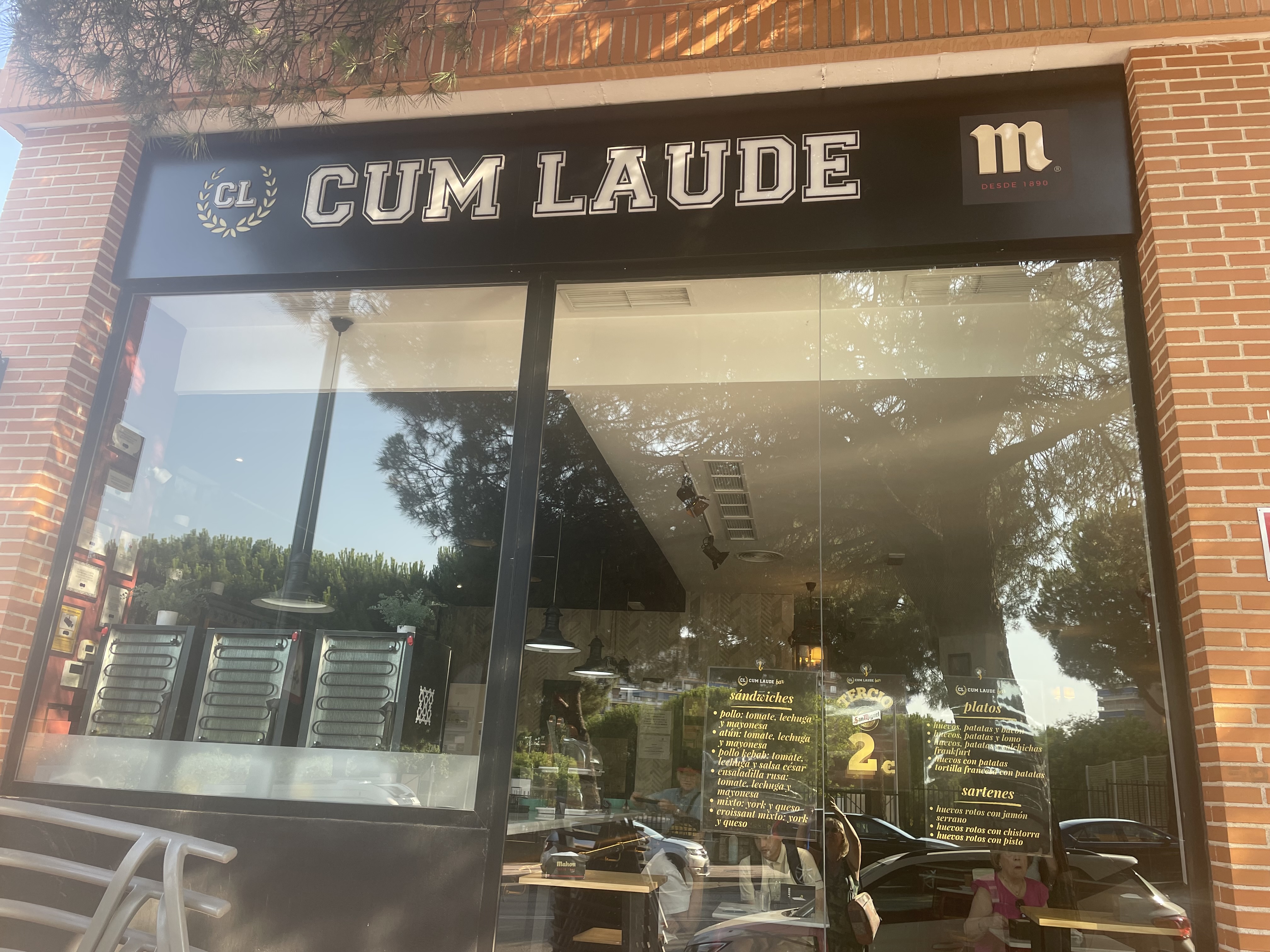 Foto de portada CUM LAUDE