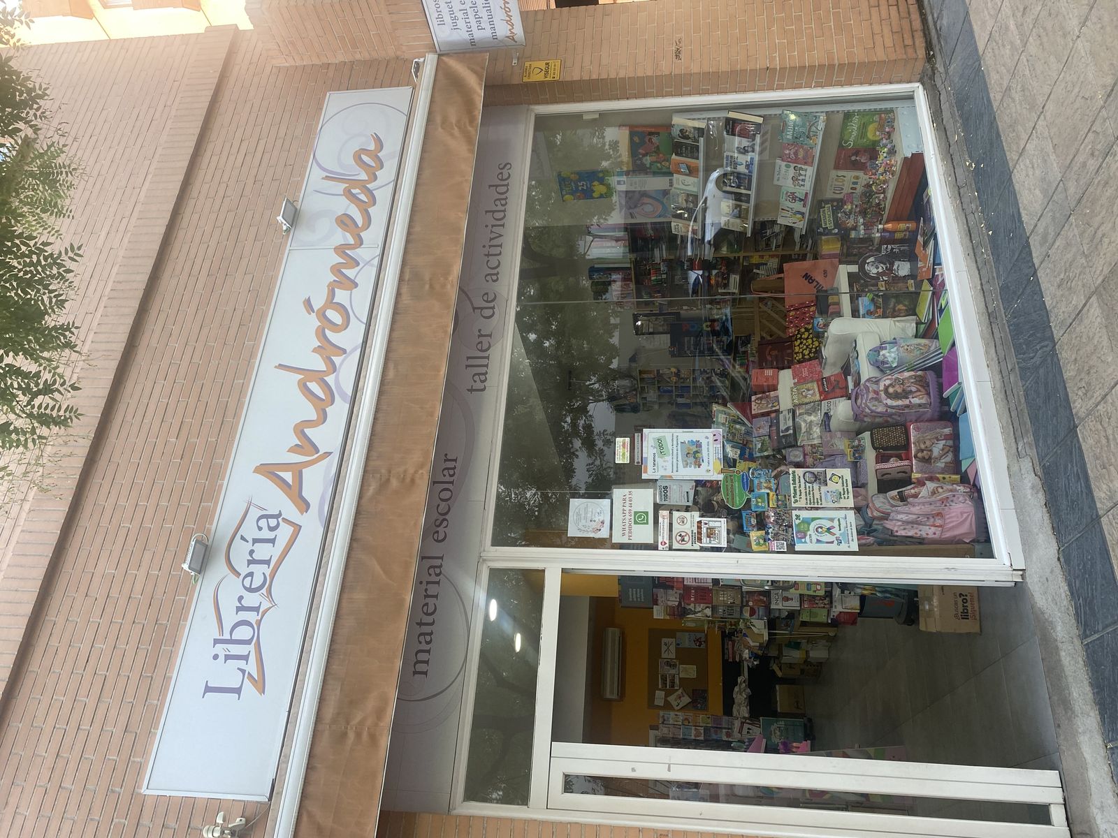 Foto de portada LIBRERÍA ANDRÓMEDA