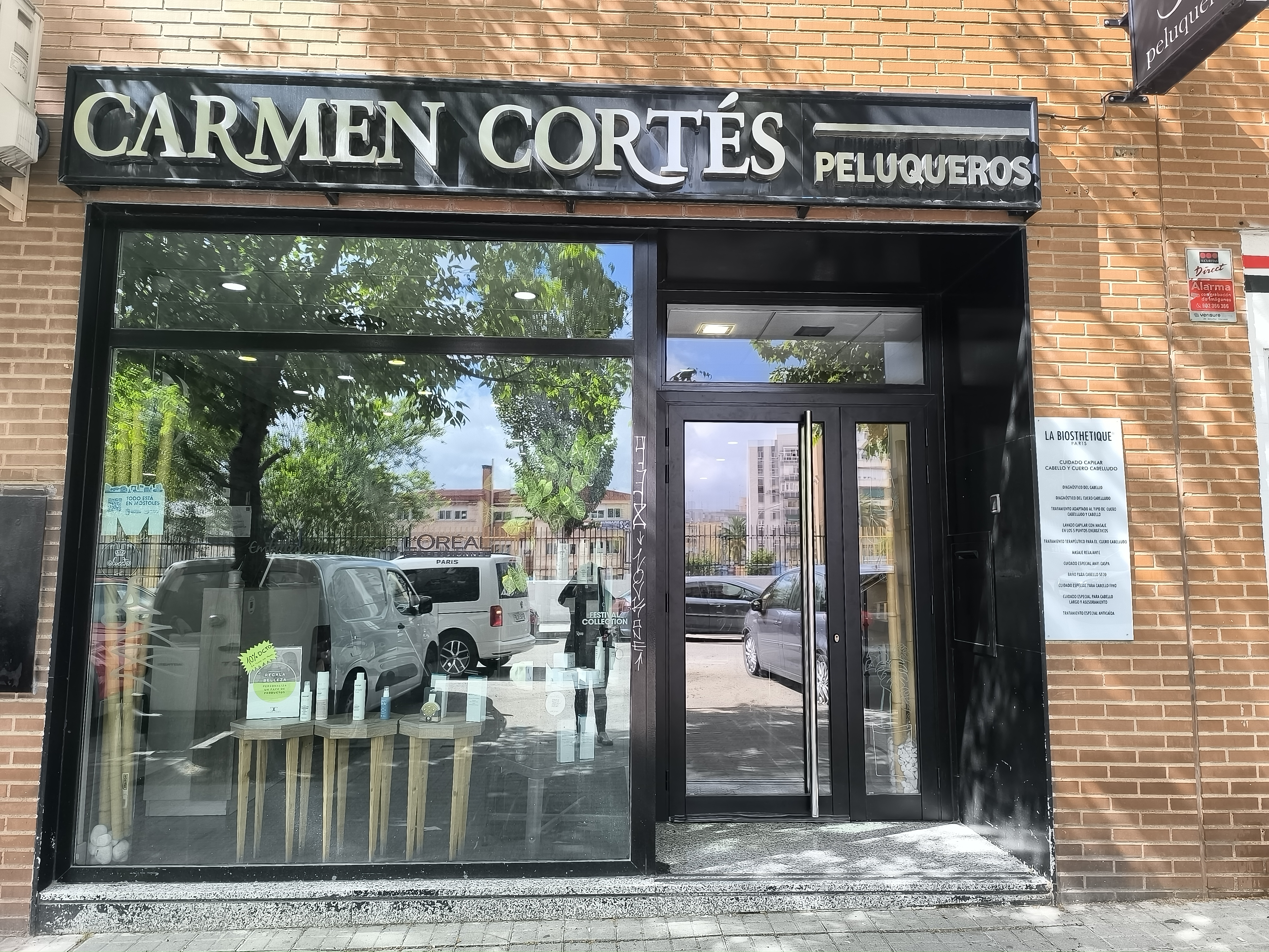 Thumbnail CARMEN CORTÉS HAIRDRESSERS
