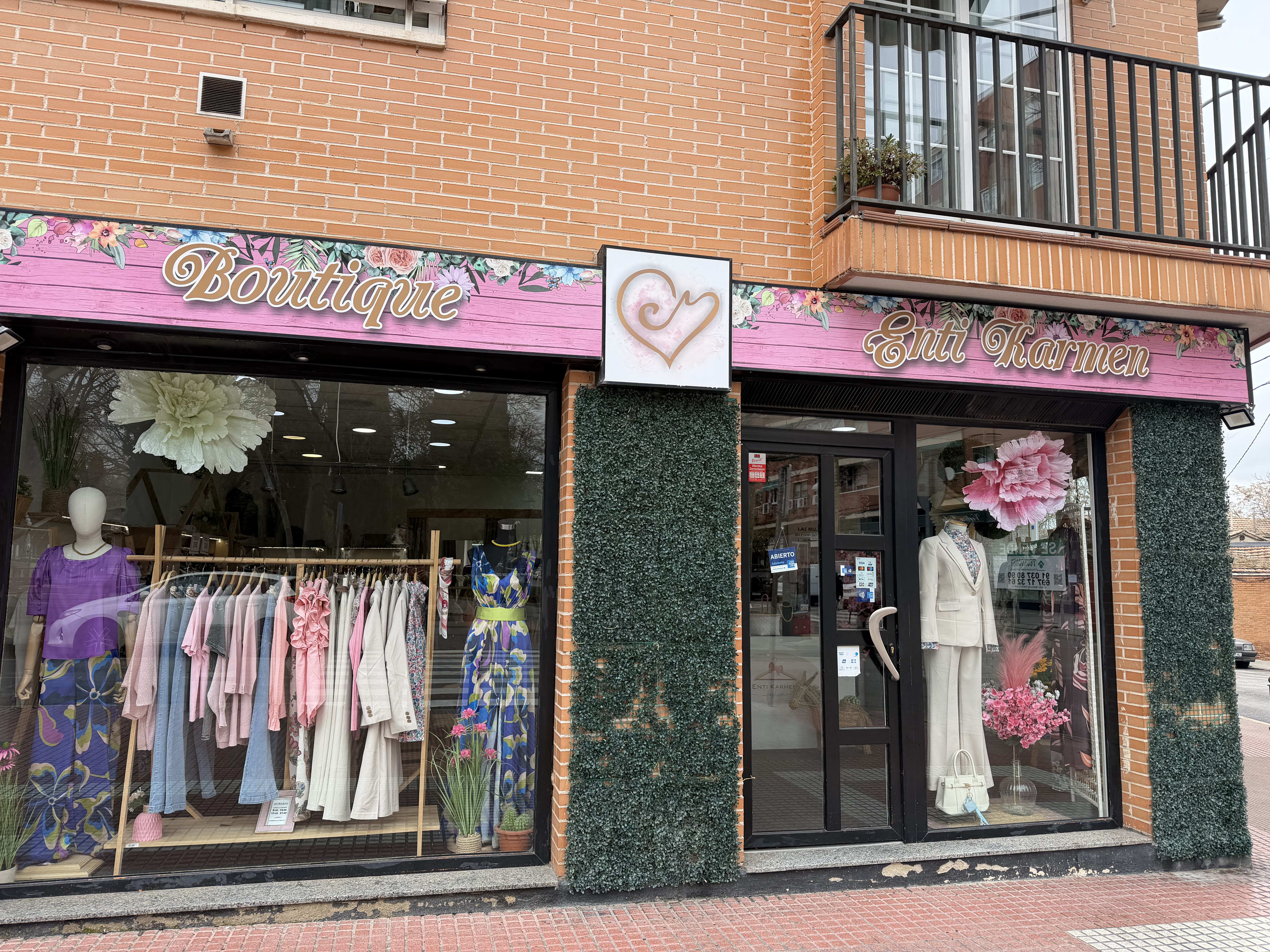 Thumbnail ENTI KARMEN BOUTIQUE