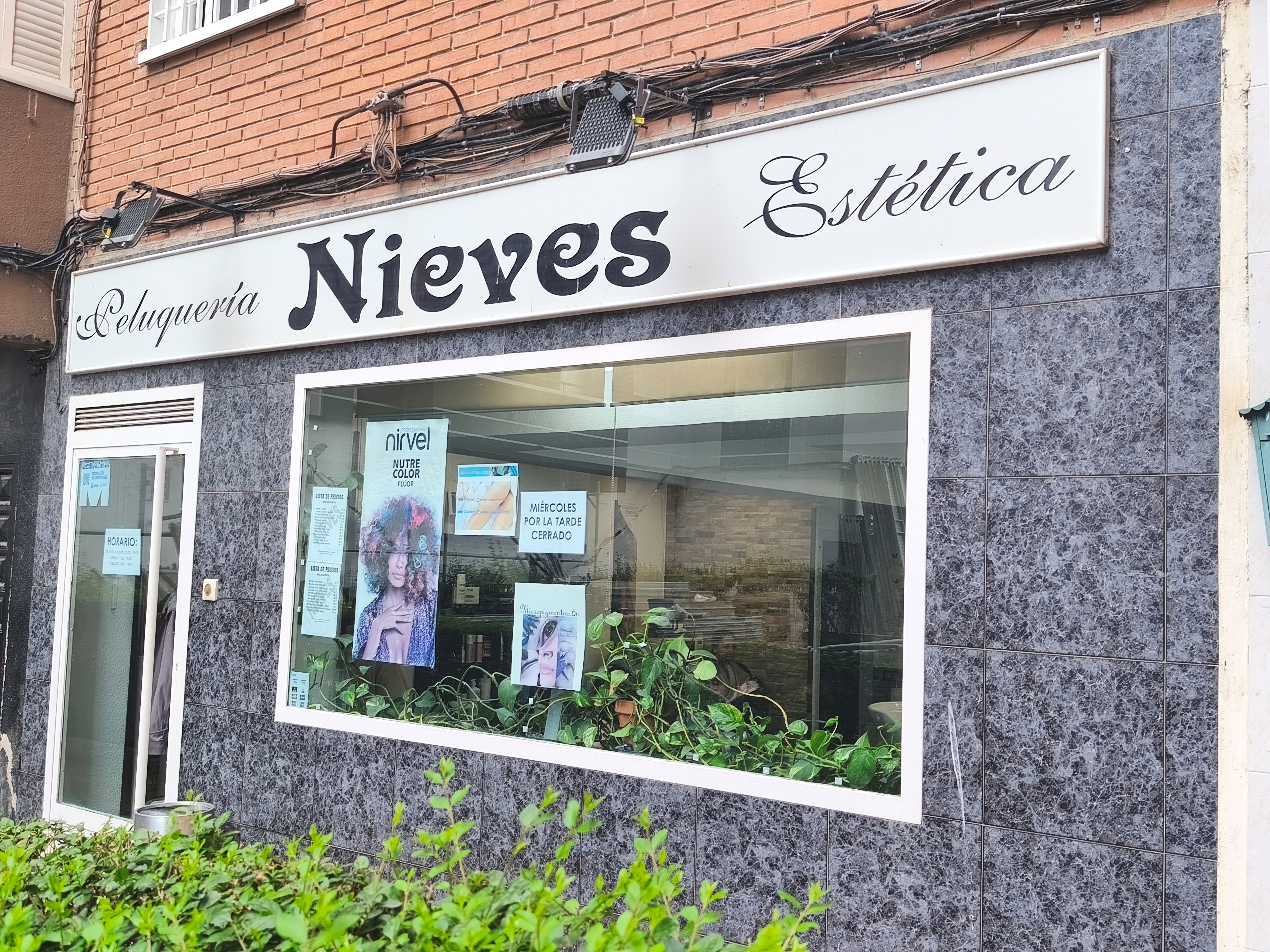 Thumbnail NIEVES HAIR AND BEAUTY SALON